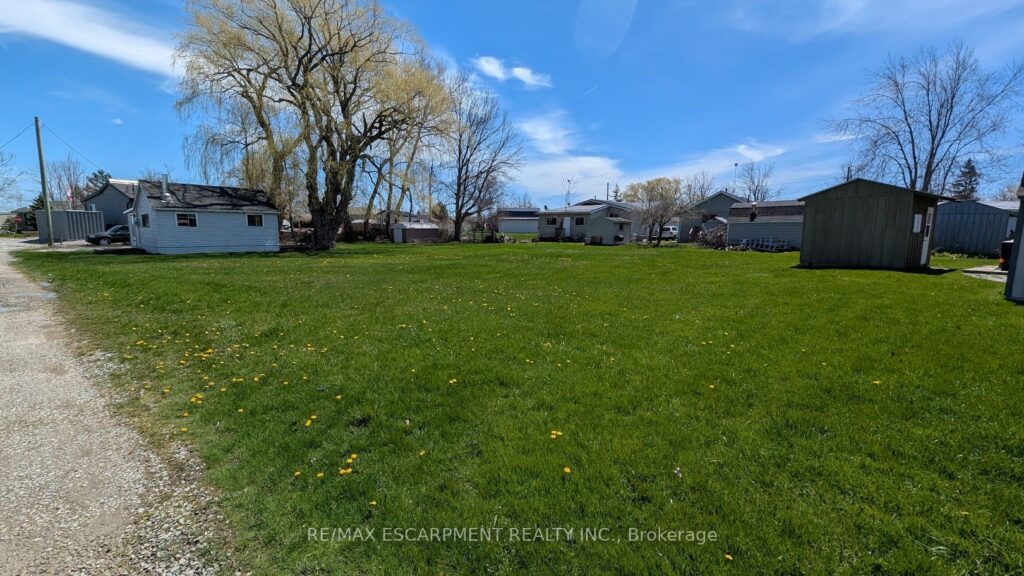 For Sale: 9/11 Marilyn Drive, Haldimand, ON N0A 1L0, Haldimand, ON - Property Photo